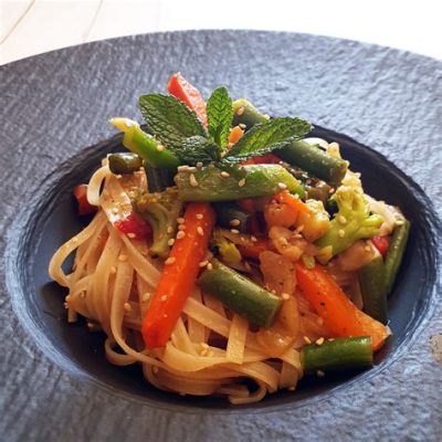  I Noodles di Riso alla Loudi: Un Piacere Piccante che Incanta il Palato con una Sinfonia di Sapori!