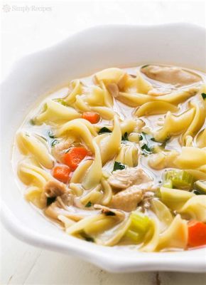  La Zuppa di Pollo con Noci: Un Intenso Confluire di Sapori Rustici e Sfumature Dorate!