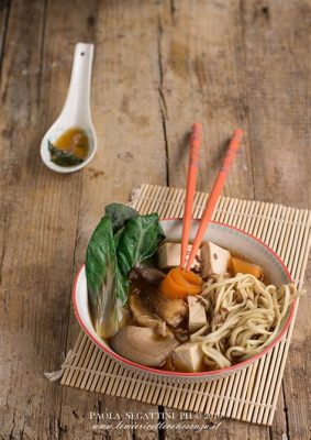  La Zuppa di Tofu e Funghi: Un Delizioso Concerto di Sapori Umami e una Texture Setosa!