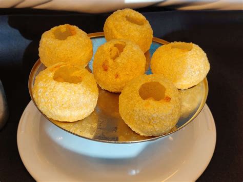  Pani Puri: Un esplosione di sapori piccanti e freschezza deliziosa!