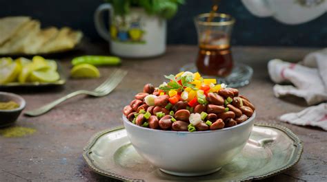  Ful Medames: Un trionfo di sapori rustiche e raffinatezze mediterranee!