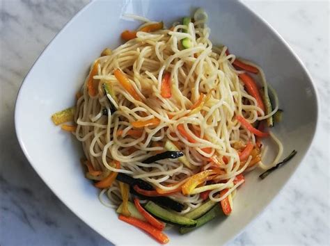  I Noodles di Soia al Vapore: un trionfo aromatico e una danza saporale sui vostri palati!