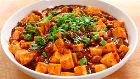  Mapo Tofu: Un Delizioso Intrigo di Piccantezza e Morbidezza Cremosa!