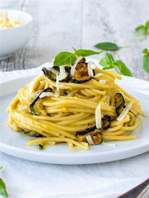  Spaghetti alla Nerano! Un piatto cremoso e invitante che fonde sapori di mare e montagna.